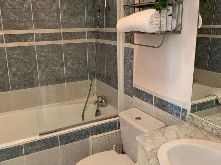 Aamiaismajoitus (B&B) Château De Matel