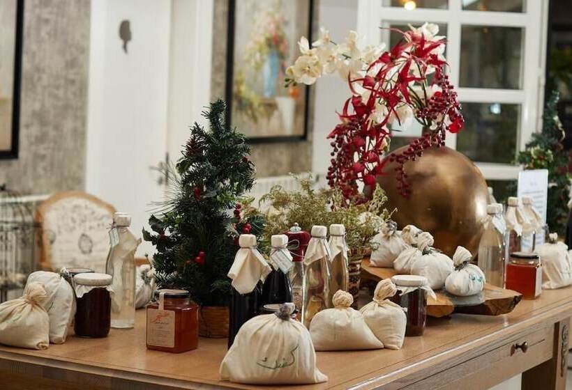 هتل Cherry Blossom Boutique