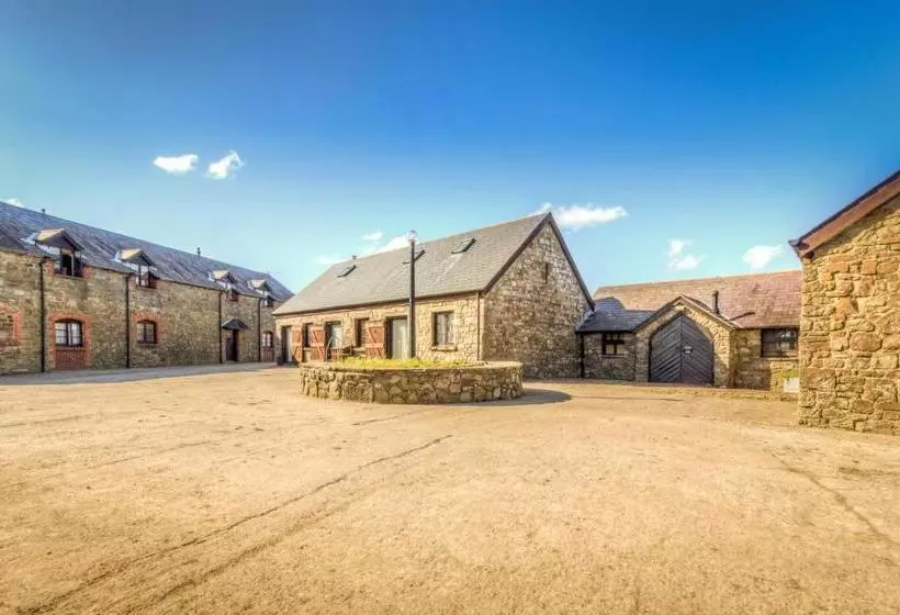 هتل Clyne Farm Centre
