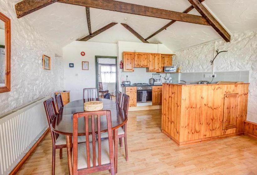 فندق Clyne Farm Centre