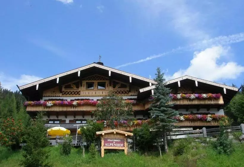ペンション Alpenhof Schwaiger   Hotel Garni