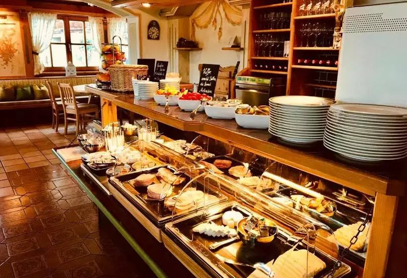 ペンション Alpenhof Schwaiger   Hotel Garni