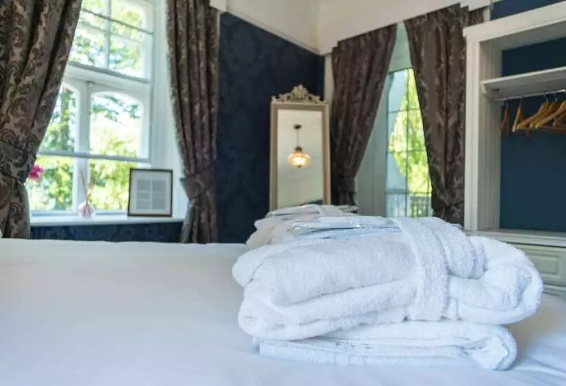 Majatalo Foyers Bay Country House