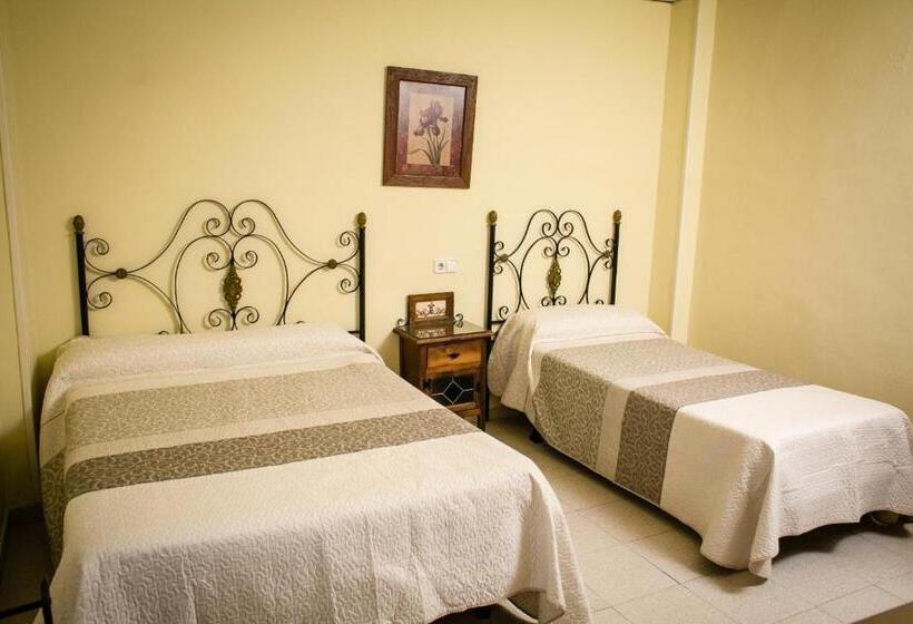 ペンション Hostal Restaurante El Paso