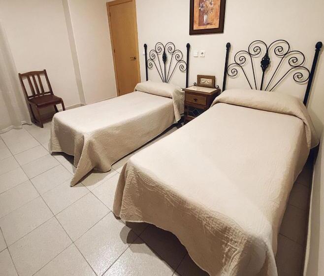 ペンション Hostal Restaurante El Paso