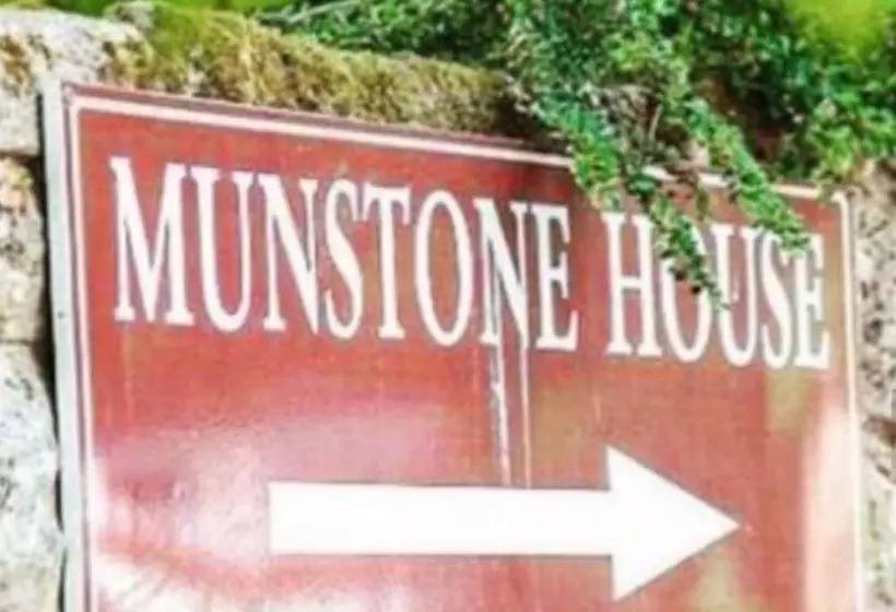 ペンション Munstone House