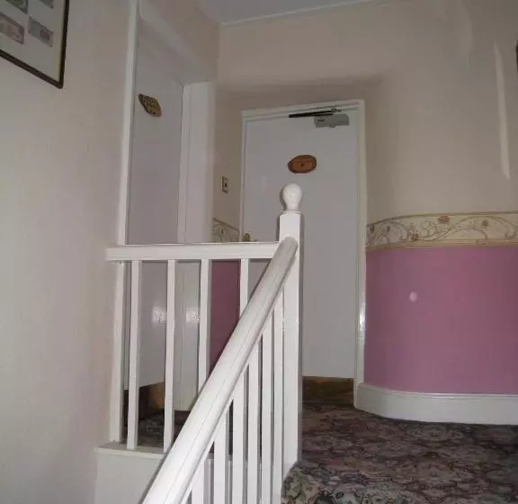 ペンション Rosebud Cottage Guest House