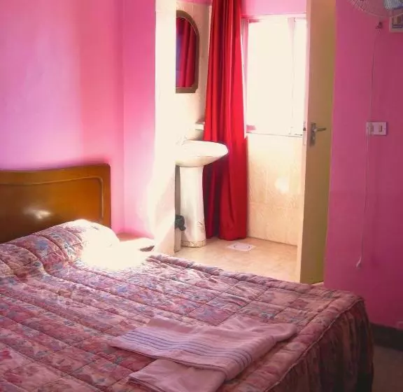 هاستل Valentine Inn