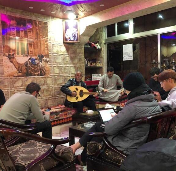 هاستل Valentine Inn