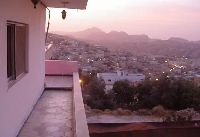 هاستل Valentine Inn