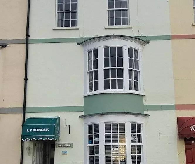 تختخواب و صبحانه Lyndale Guest House