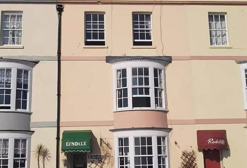 تختخواب و صبحانه Lyndale Guest House