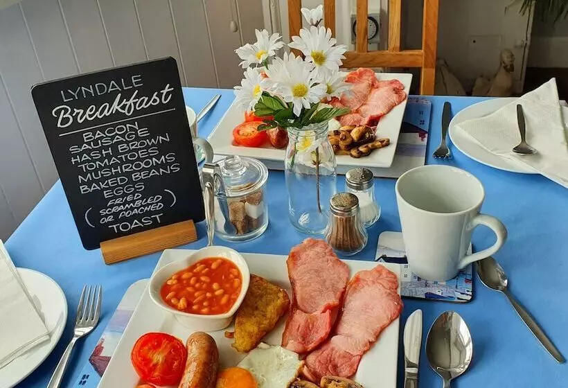 تختخواب و صبحانه Lyndale Guest House