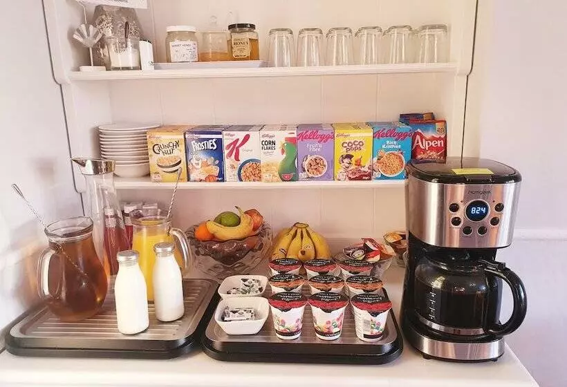 تختخواب و صبحانه Lyndale Guest House