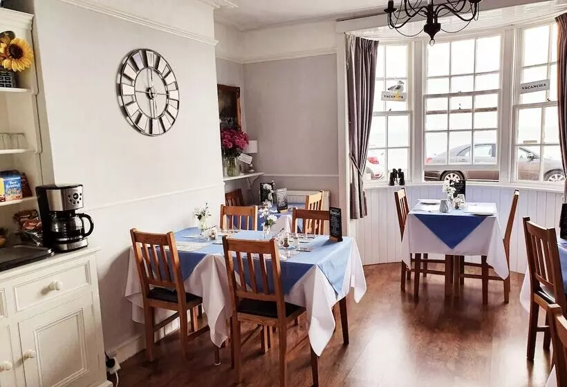تختخواب و صبحانه Lyndale Guest House