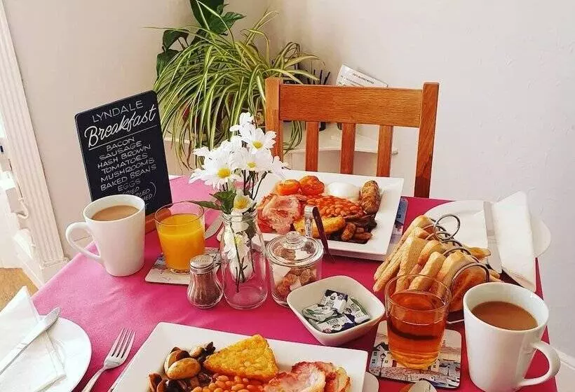 تختخواب و صبحانه Lyndale Guest House