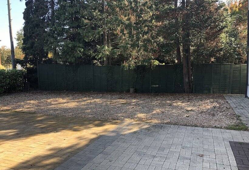 مبيت وإفطار Whites Gates