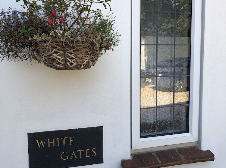مبيت وإفطار Whites Gates