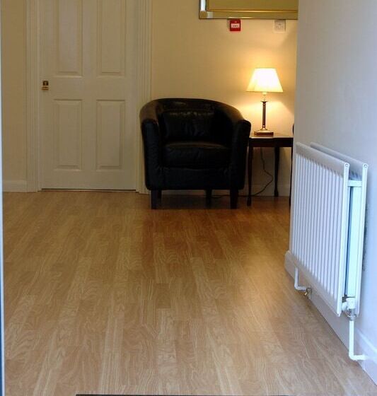 مبيت وإفطار Whites Gates