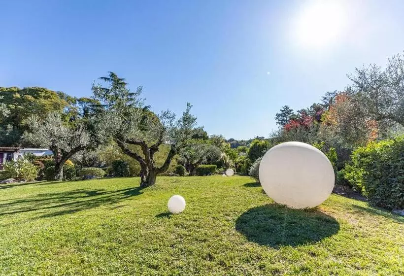 Hotelli Ille Roif Resort&spa