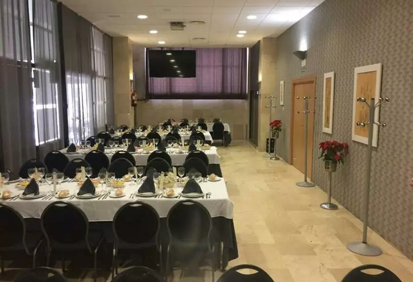 پانسیون Hostal Restaurante Estación