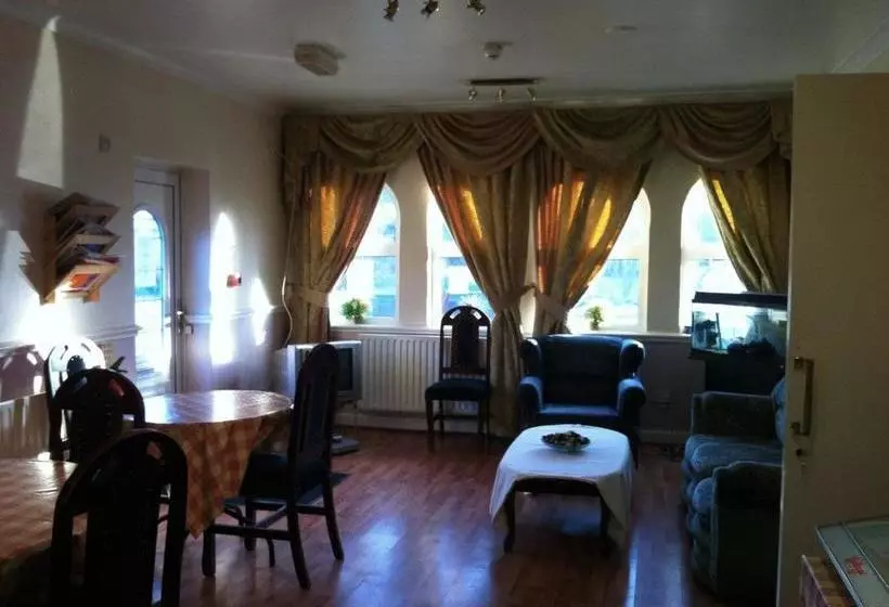 پانسیون Hillingdon Lodge