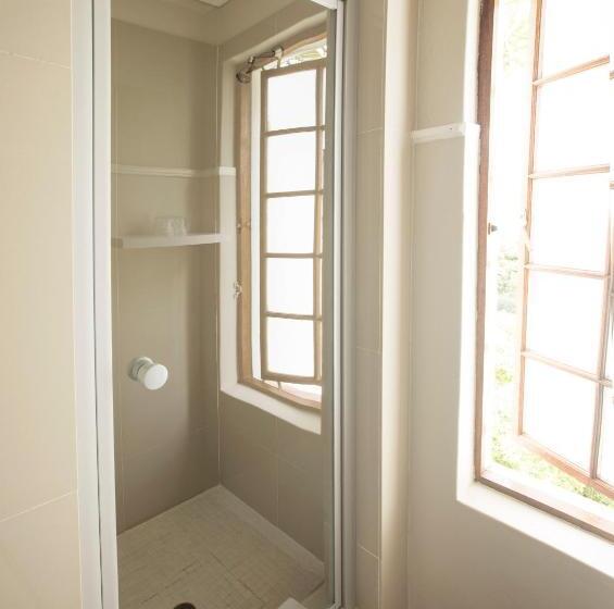 פנסיון Klein Waterval Riverside Lodge