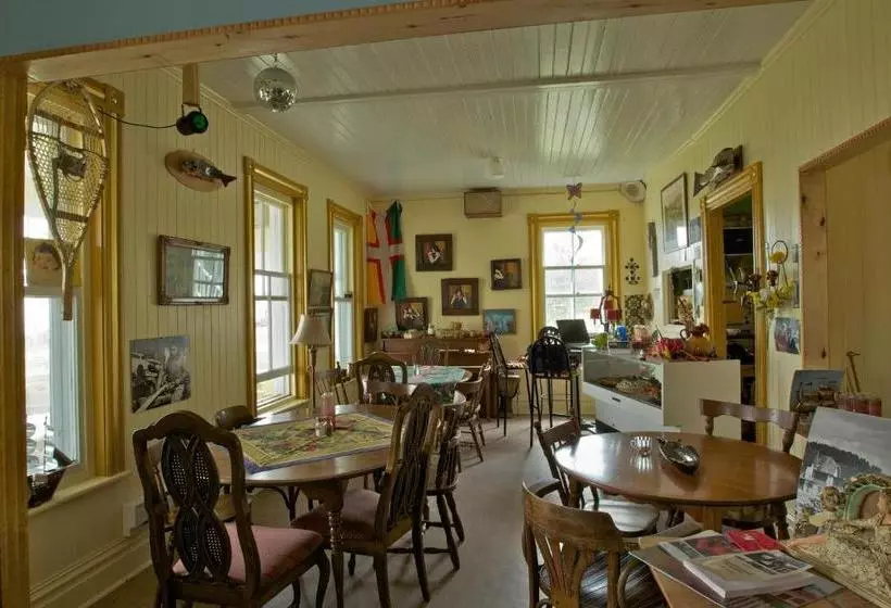 Auberge Du Café Chez Sam