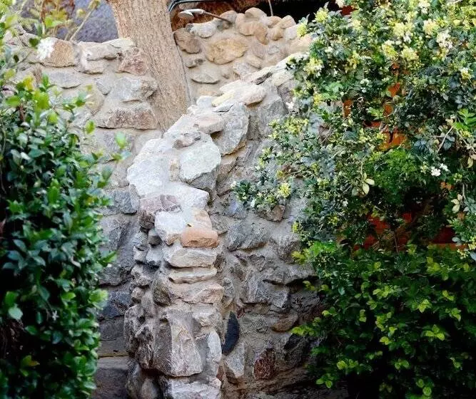 Majatalo Kududu Guest House