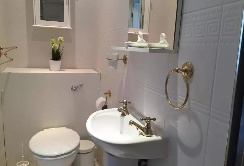 Majatalo Sandsides Guest House