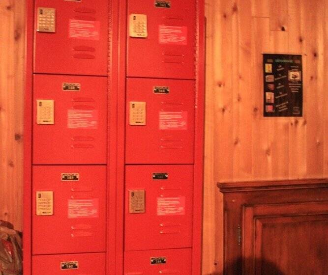 ユースホステル Auberge Micro Brasserie Le Baril Roulant