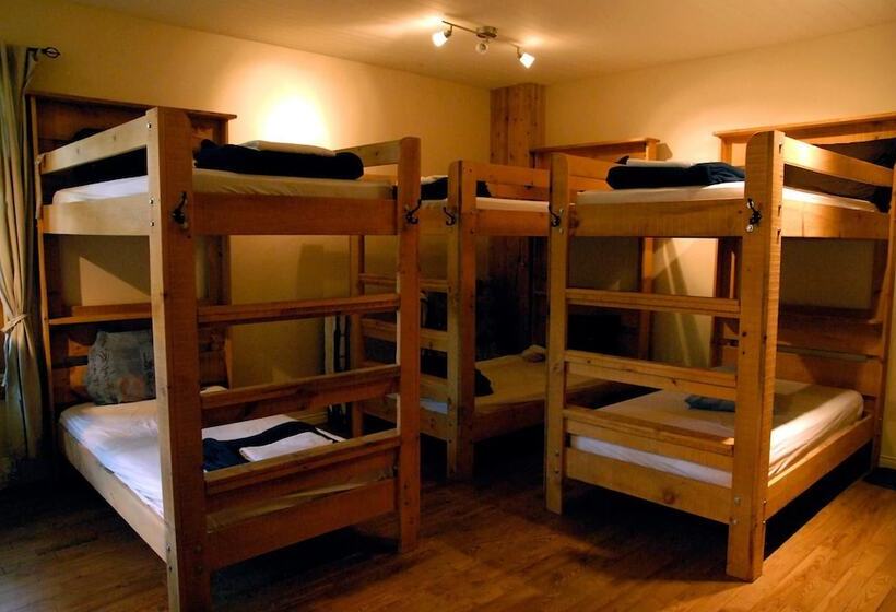 ユースホステル Auberge Micro Brasserie Le Baril Roulant