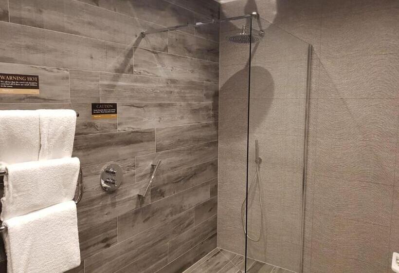 旅馆 The Inn On Loch Lomond