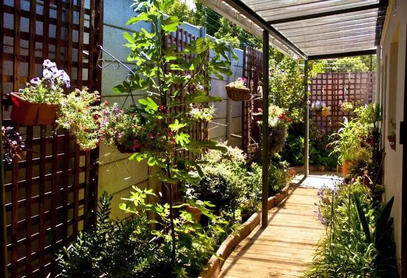 Majatalo 80 Kendal Guest House