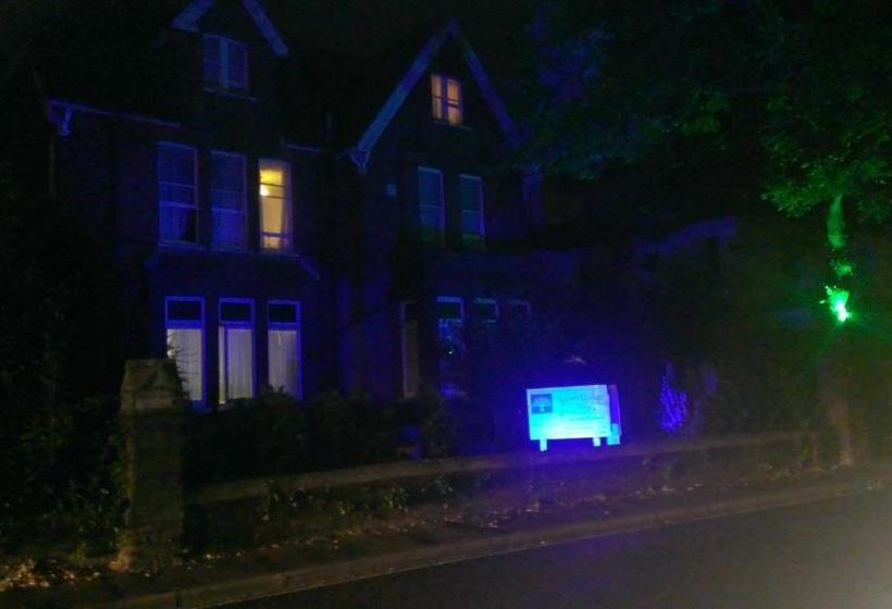 펜션 Acorn Lodge Guest House