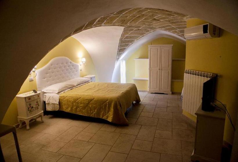 פנסיון Corte Carafa Un Oasi Nel Centro Storico Con Parcheggio Interno Riservato