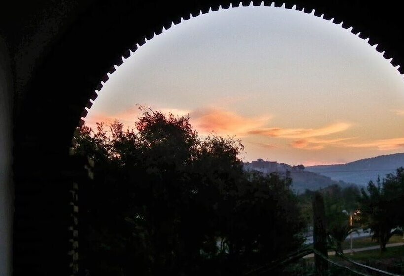 膳宿费 Hostal Rural Villa Cabreros   Hostel