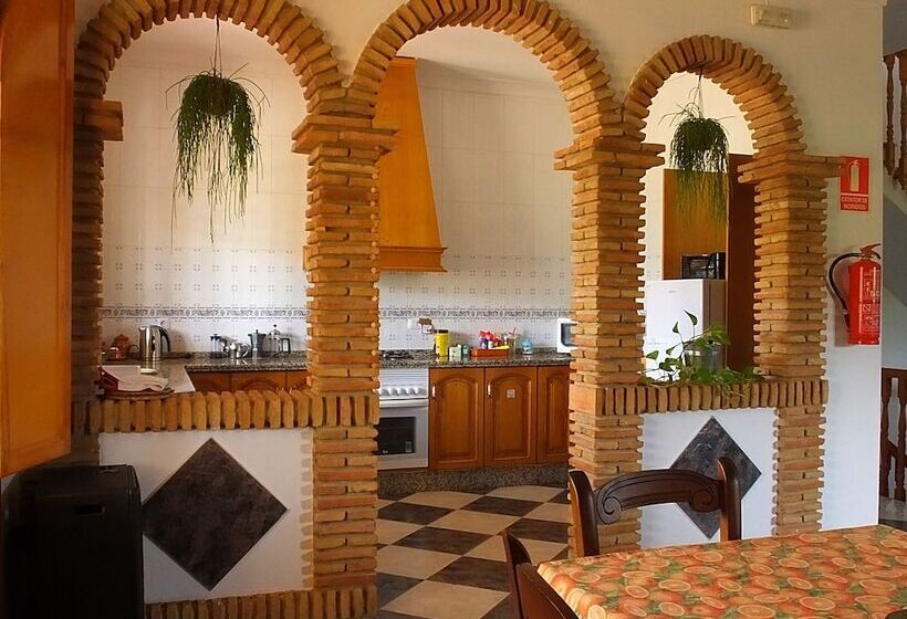 膳宿费 Hostal Rural Villa Cabreros   Hostel