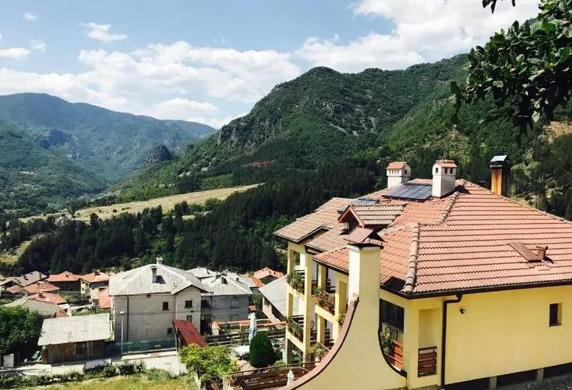 ペンション Kris Guest House