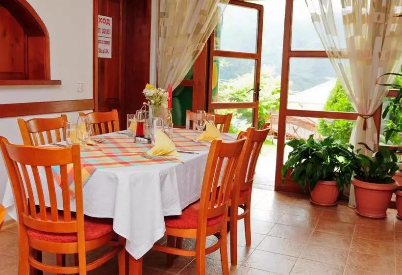 ペンション Kris Guest House