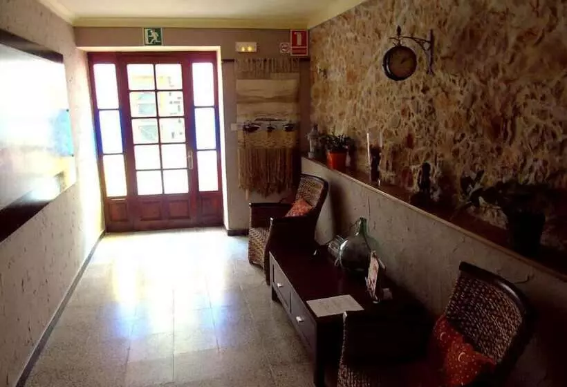 Majatalo Pensió I Apartament Torrent