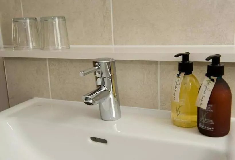 پانسیون Sandown House