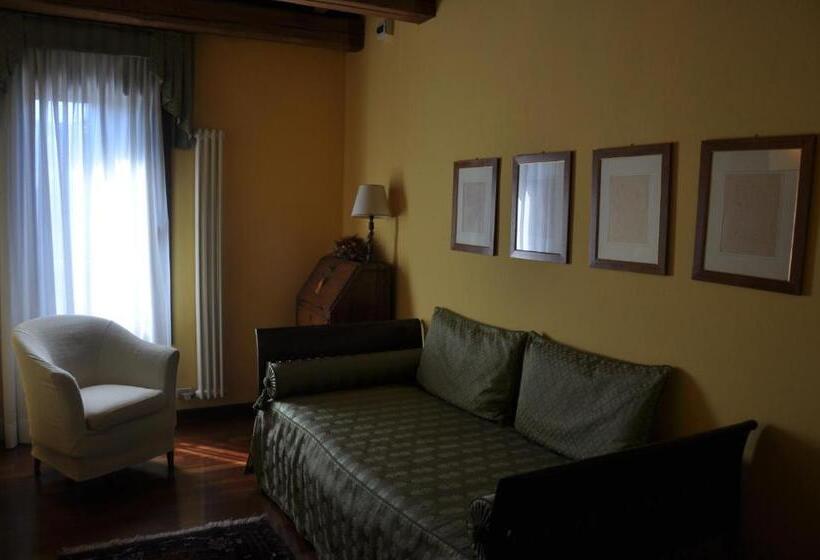 Piazza Nova Guest House