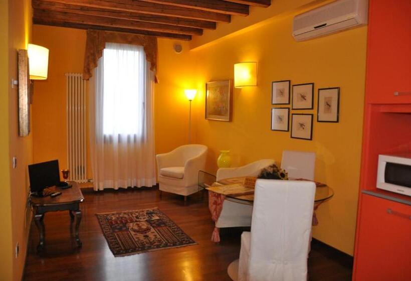 Piazza Nova Guest House