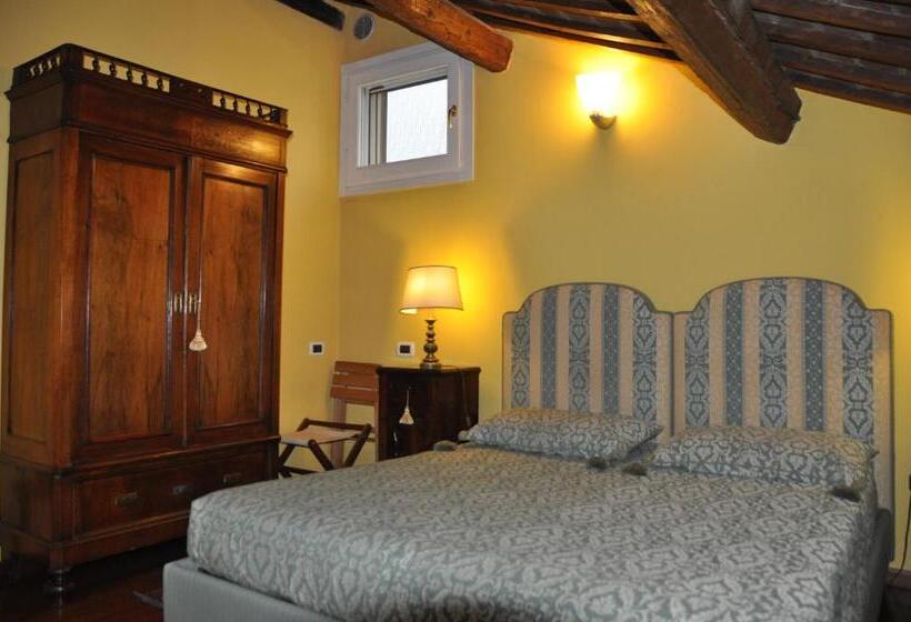 Piazza Nova Guest House