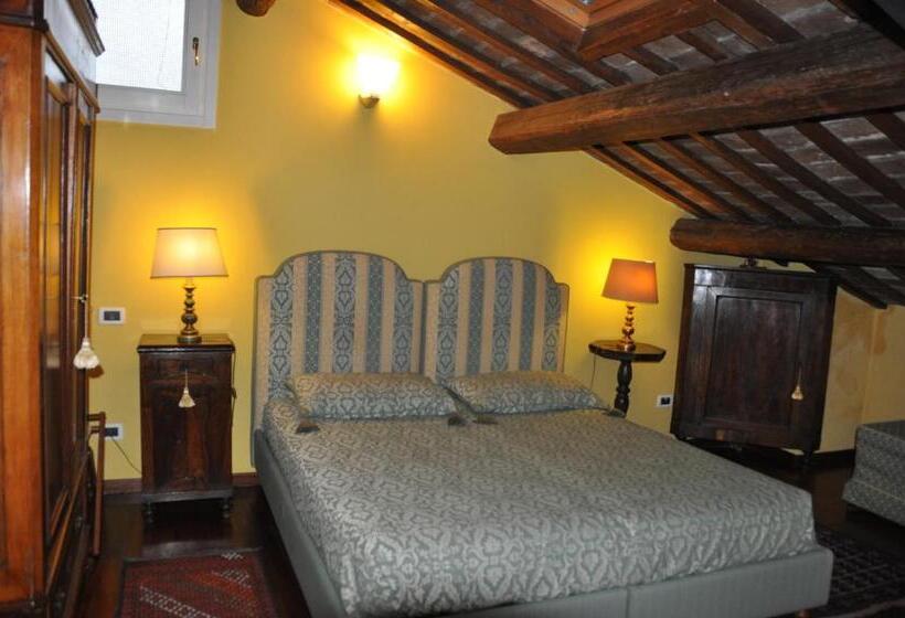 Piazza Nova Guest House