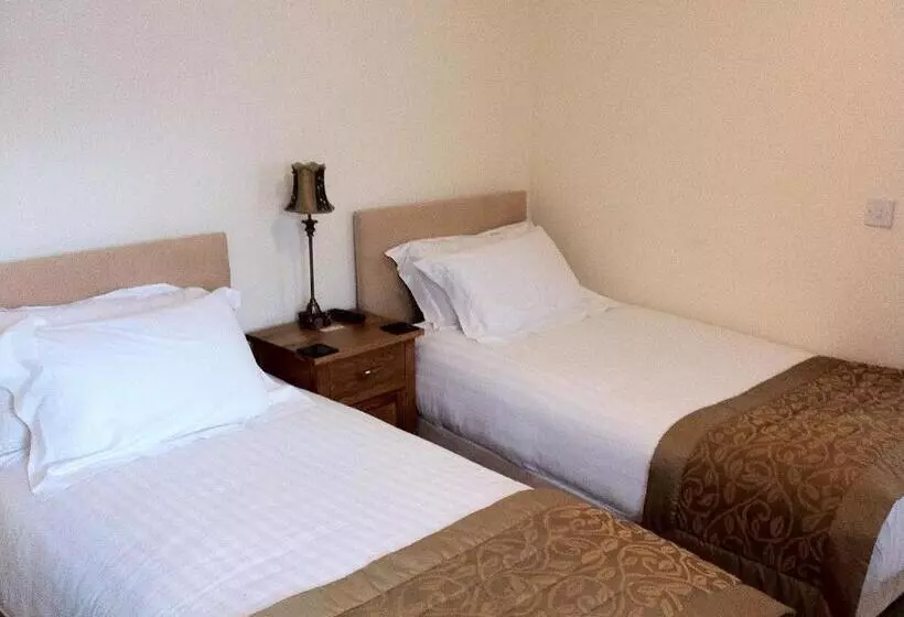 ユースホステル Churchills Inn & Rooms