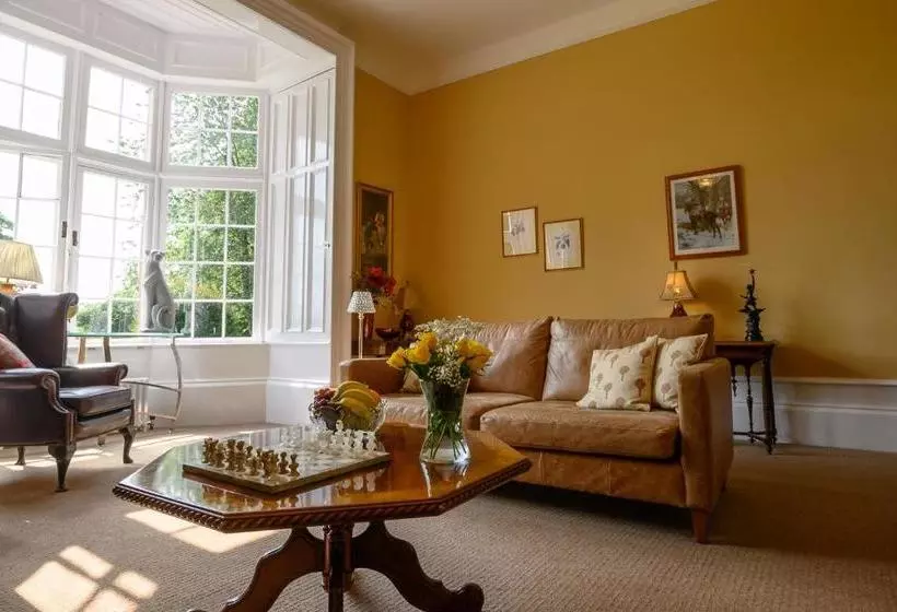 Majatalo Heads Nook Hall