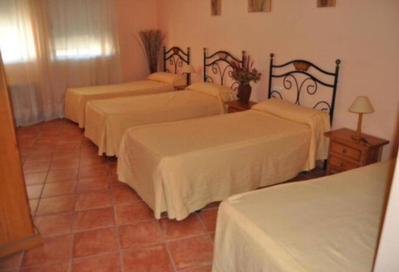 بنسيون Hostal Paulino