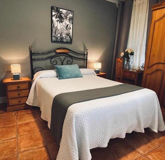 بنسيون Hostal Paulino